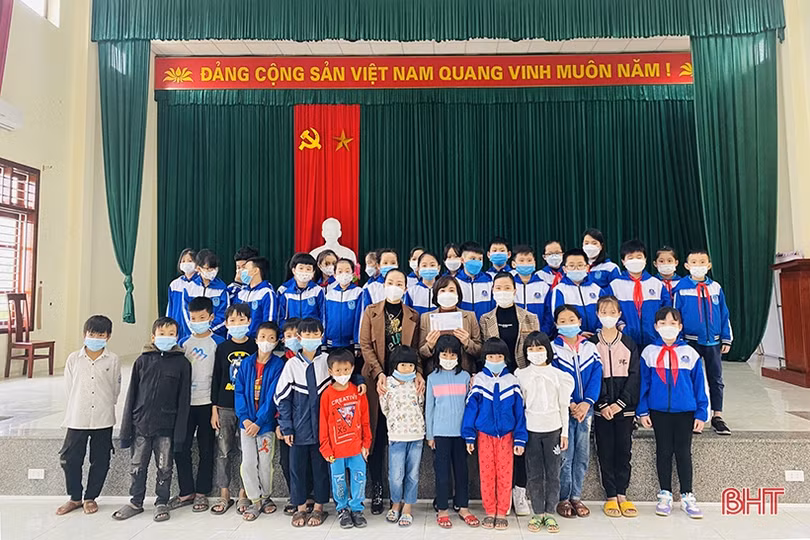 “Hành trình yêu thương” của học sinh Trường Albert Einstein dịp tết