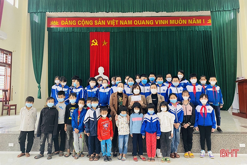 “Hành trình yêu thương” của học sinh Trường Albert Einstein dịp tết