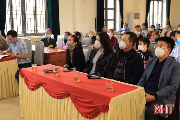 Trao 220 suất quà tết cho các hoàn cảnh khó khăn ở thành phố Hà Tĩnh và Nghi Xuân