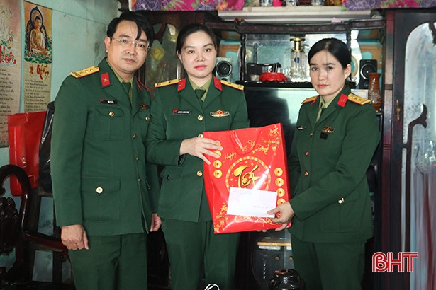 Phó Chính ủy Quân khu 4 kiểm tra công tác sẵn sàng chiến đấu tại Ban CHQS Thạch Hà