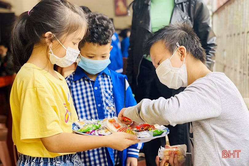 “Hành trình yêu thương” của học sinh Trường Albert Einstein dịp tết