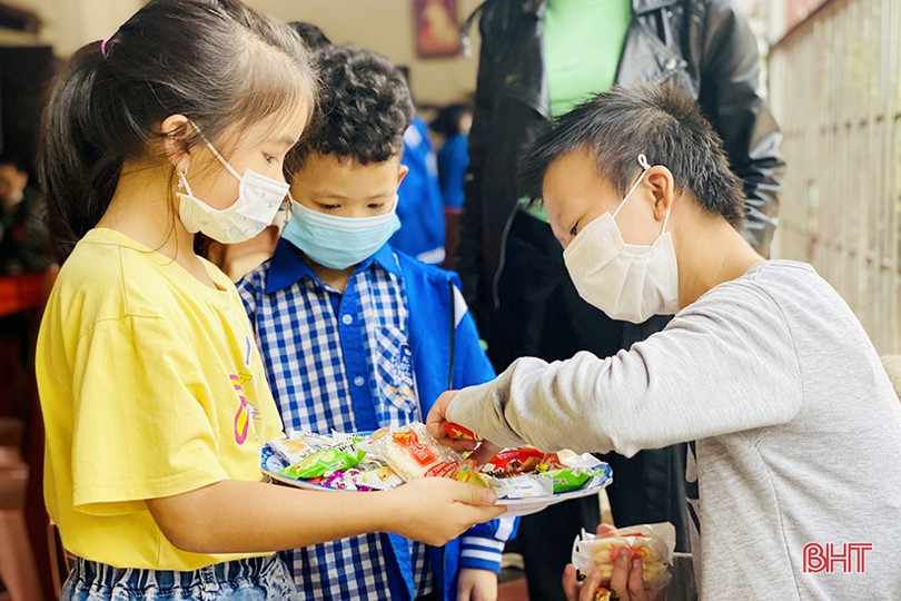 “Hành trình yêu thương” của học sinh Trường Albert Einstein dịp tết