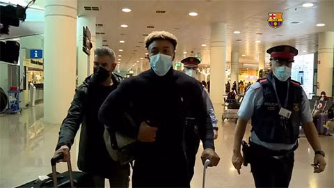 Barcelona chính thức ra mắt “quái vật” Adama Traore