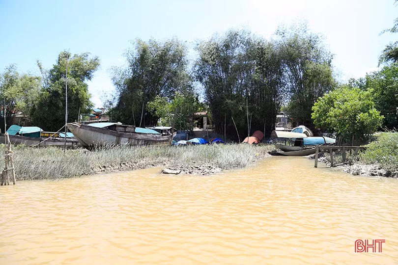 Người dân xóm vạn chài Tiền Phong và niềm vui trong năm mới