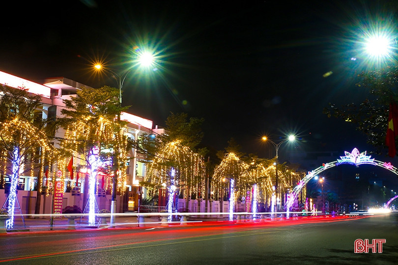 Phố phường Hà Tĩnh rực rỡ đón mừng xuân Nhâm Dần