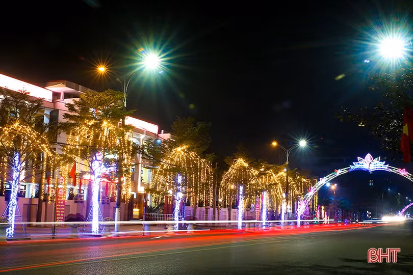 Phố phường Hà Tĩnh rực rỡ đón mừng xuân Nhâm Dần