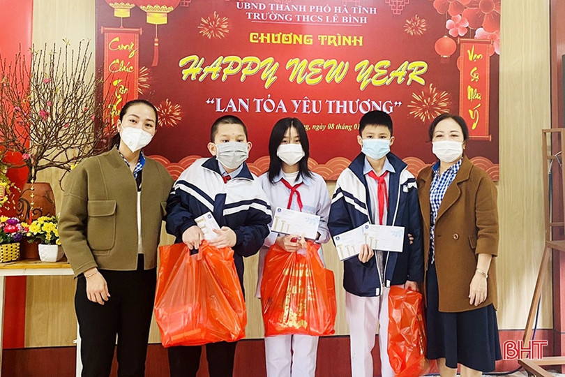“Hành trình yêu thương” của học sinh Trường Albert Einstein dịp tết