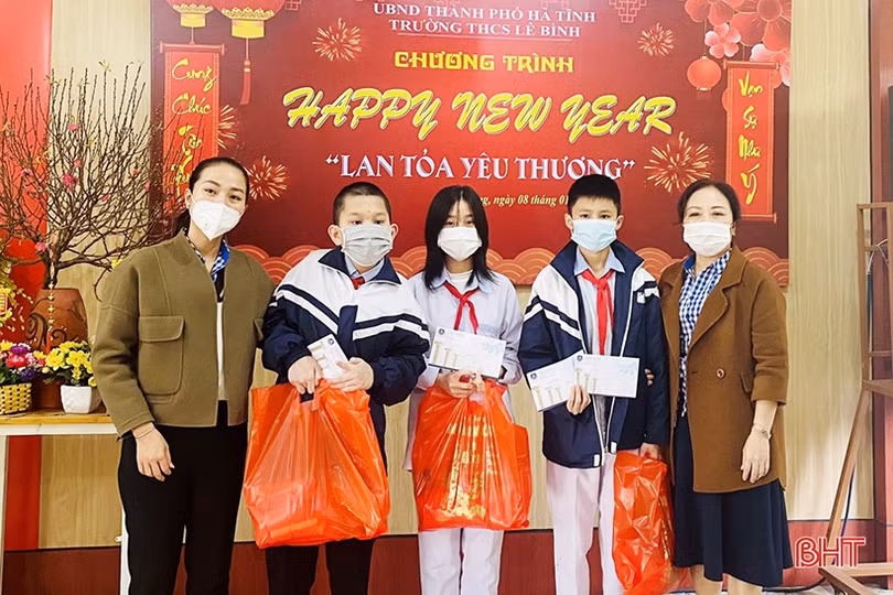 “Hành trình yêu thương” của học sinh Trường Albert Einstein dịp tết