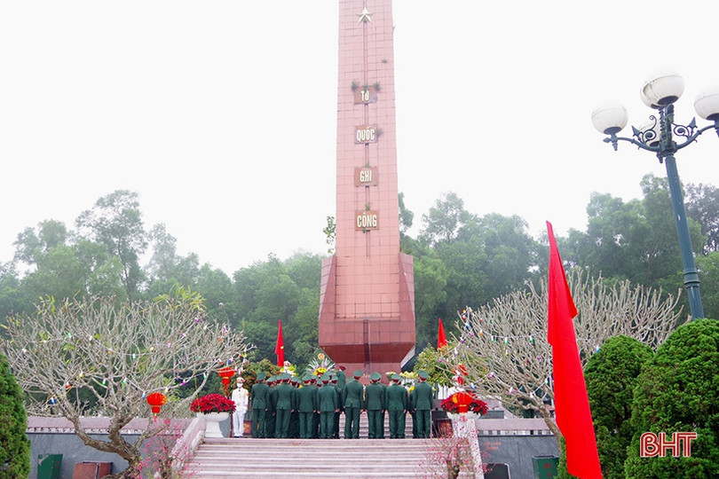 LLVT Hà Tĩnh dâng hương tưởng niệm Chủ tịch Hồ Chí Minh và các anh hùng, liệt sỹ