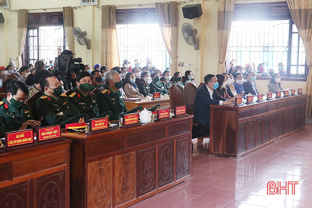 Thiếu tướng Nguyễn Đức Hóa dự chương trình “Xuân đoàn kết - tết thắm tình quân dân” ở Thạch Hà