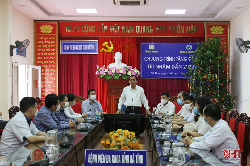 Tập đoàn Sun Group trao 600 suất quà cho bệnh nhân đang điều trị tại BVĐK tỉnh Hà Tĩnh