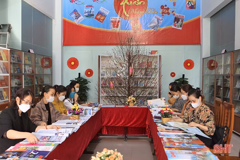 Hà Tĩnh trưng bày các ấn phẩm báo xuân và tư liệu về lịch sử Đảng