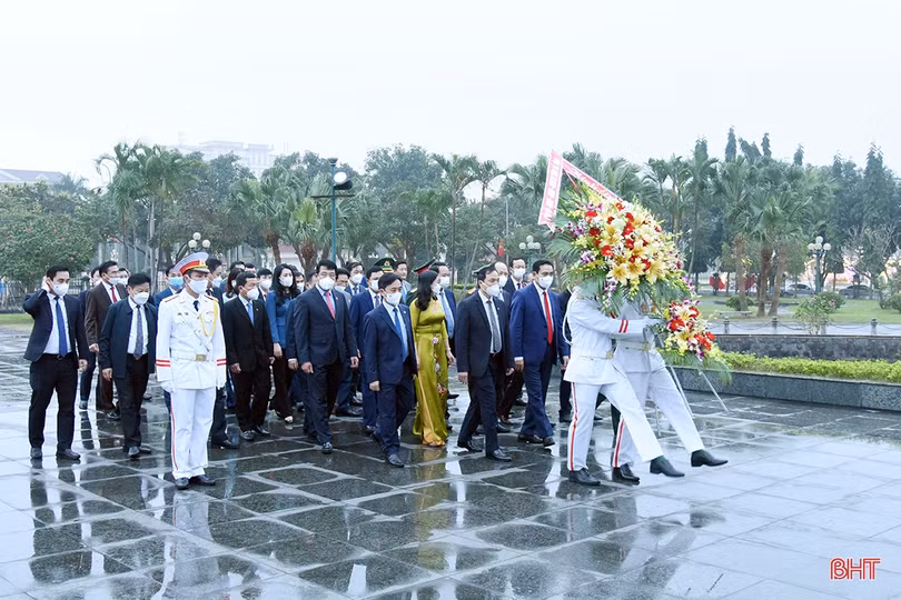 Lãnh đạo Hà Tĩnh dâng hương tưởng nhớ cố Tổng Bí thư Hà Huy Tập