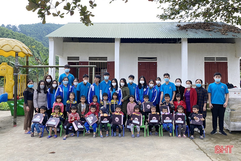 “Hành trình yêu thương” của học sinh Trường Albert Einstein dịp tết