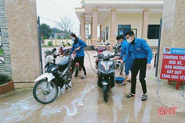 Thanh niên Hương Khê bán hương trầm gây quỹ cho người nghèo vui tết