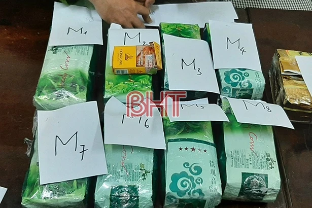 Bị vây bắt, lao xe máy chở 9kg ma túy vào lực lượng chức năng Hà Tĩnh