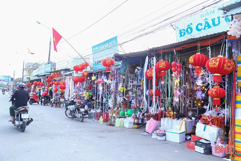 Tết cận kề, thị trường đồ trang trí ở Hà Tĩnh lại “hút” khách