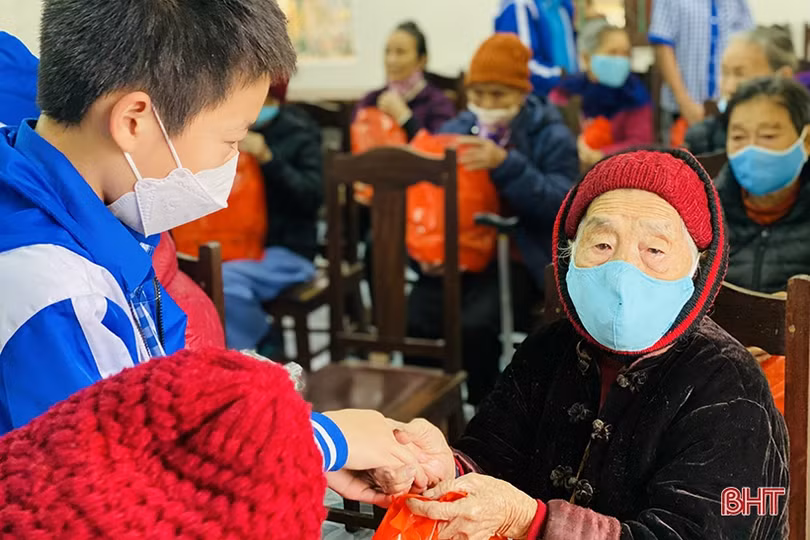 “Hành trình yêu thương” của học sinh Trường Albert Einstein dịp tết