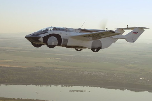 Choáng ngợp với xế hộp BMW biến thành xe bay như phim viễn tưởng