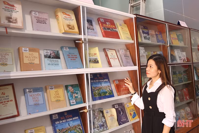 Hà Tĩnh trưng bày các ấn phẩm báo xuân và tư liệu về lịch sử Đảng