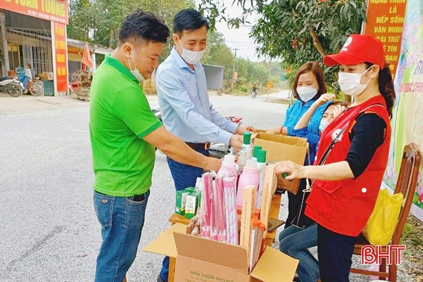 Thanh niên Hương Khê bán hương trầm gây quỹ cho người nghèo vui tết