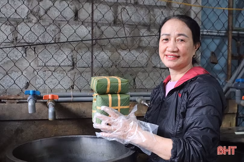 Cơ sở dịch vụ gói bánh chưng tất bật phục vụ người tiêu dùng Hà Tĩnh