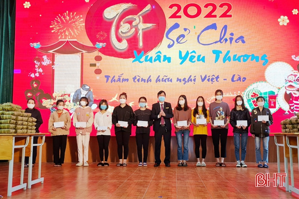 “Tết sẻ chia - Xuân yêu thương” thắm tình hữu nghị Việt - Lào