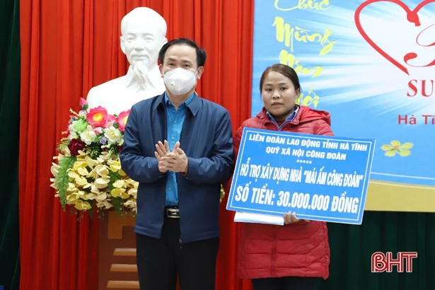 Các cấp, ngành ở Hà Tĩnh mang tết yêu thương đến với mọi nhà