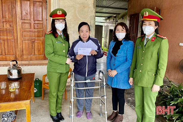 Hơn 18.600 suất quà tặng người có công, hộ nghèo, gia đình hoàn cảnh khó khăn ở Can Lộc