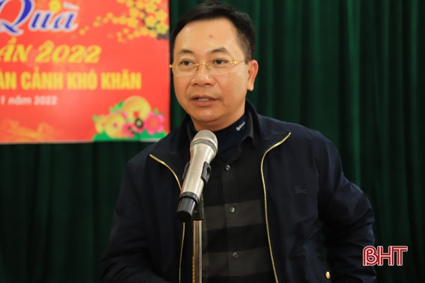 Trao 220 suất quà tết cho các hoàn cảnh khó khăn ở thành phố Hà Tĩnh và Nghi Xuân