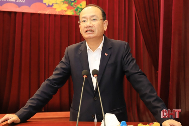 Trao 500 suất quà cho các hộ nghèo, hoàn cảnh đặc biệt khó khăn tại Nghi Xuân