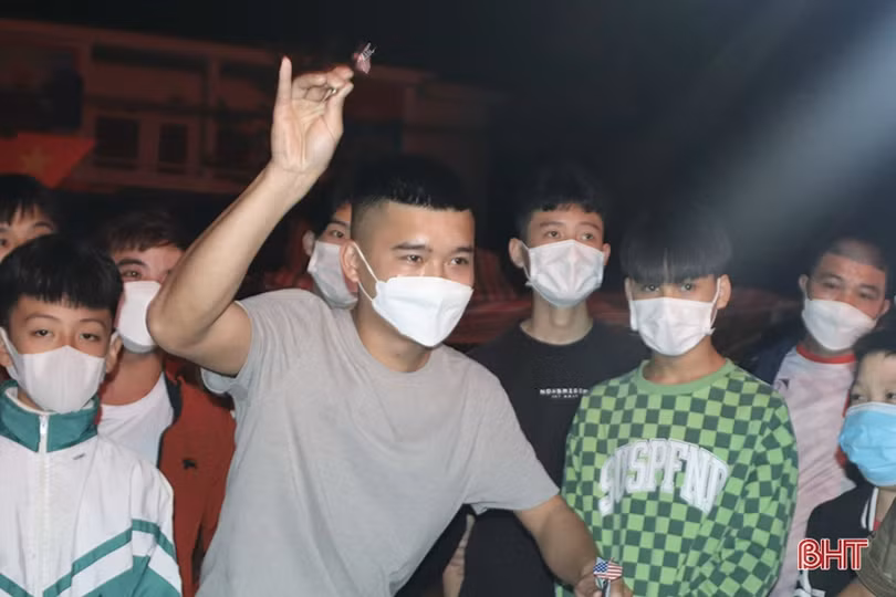 Khám phá chợ đêm ở phố núi Hương Sơn dịp tết Nguyên đán