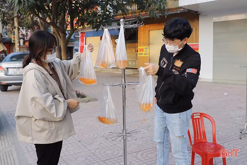 Người dân Hà Tĩnh sắm lễ cúng ông Công, ông Táo