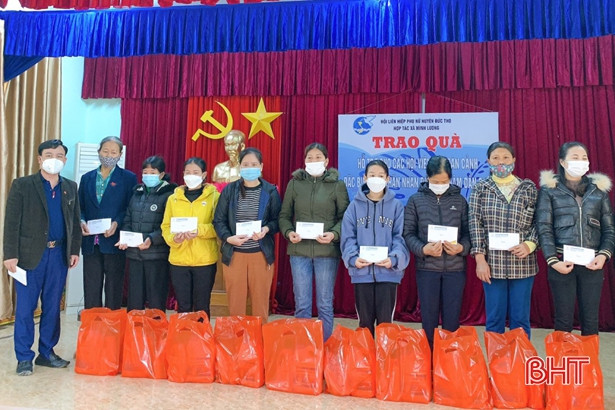 Trao 112 suất quà tết, hỗ trợ xây nhà tình nghĩa cho người nghèo