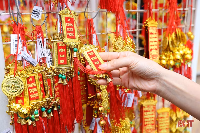 Tết cận kề, thị trường đồ trang trí ở Hà Tĩnh lại “hút” khách