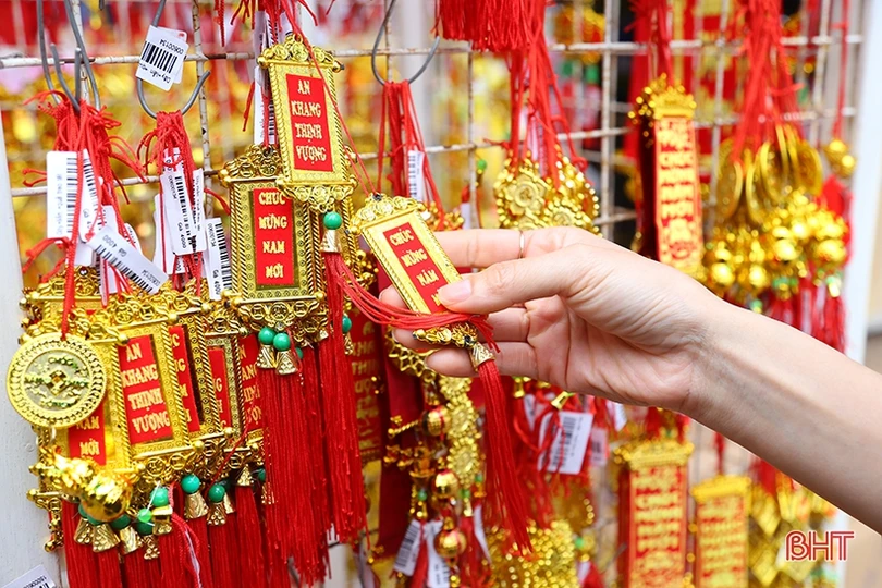 Tết cận kề, thị trường đồ trang trí ở Hà Tĩnh lại “hút” khách