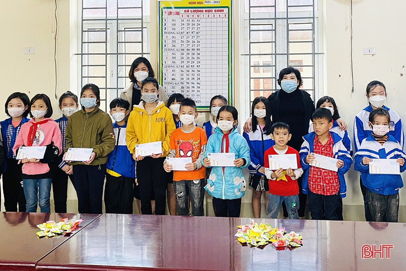 “Hành trình yêu thương” của học sinh Trường Albert Einstein dịp tết