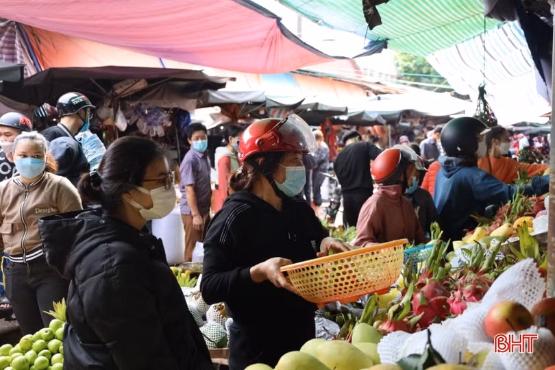 Người Hà Tĩnh tất bật sắm lễ cúng ông Công, ông Táo