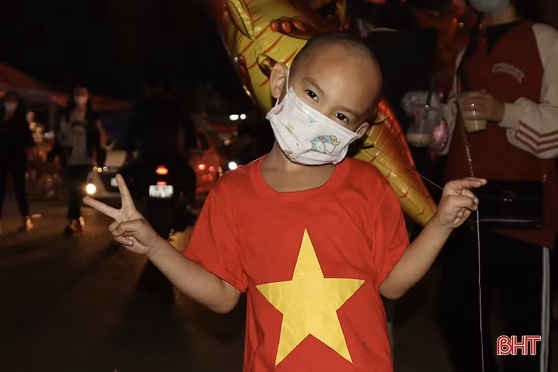 Khám phá chợ đêm ở phố núi Hương Sơn dịp tết Nguyên đán