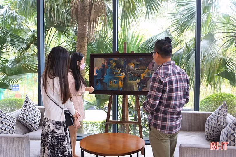 3 họa sỹ từ cố đô Huế mang “Sắc xuân” về với Hà Tĩnh