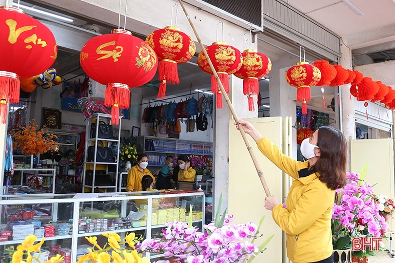 Tết cận kề, thị trường đồ trang trí ở Hà Tĩnh lại “hút” khách