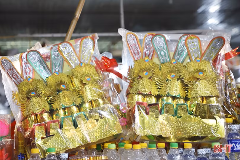 Người dân Hà Tĩnh sắm lễ cúng ông Công, ông Táo