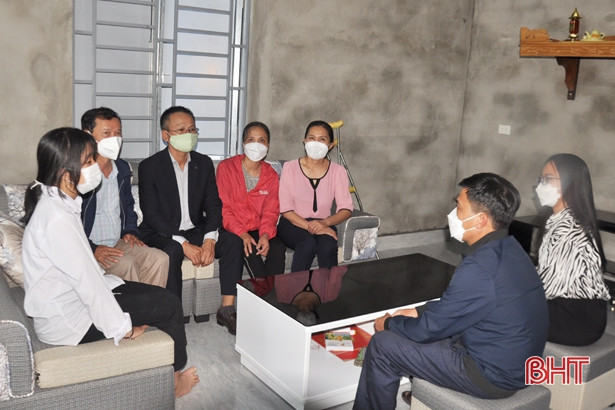 Vietcombank Hà Tĩnh tặng nhà nhân ái cho gia đình khó khăn ở Can Lộc