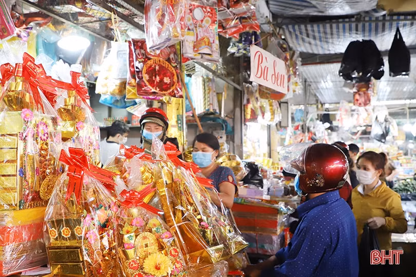 Người dân Hà Tĩnh sắm lễ cúng ông Công, ông Táo