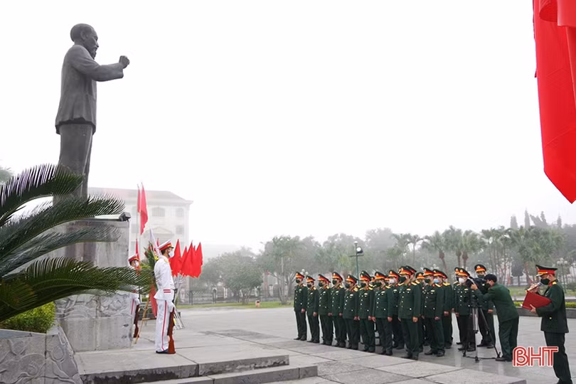 LLVT Hà Tĩnh dâng hương tưởng niệm Chủ tịch Hồ Chí Minh và các anh hùng, liệt sỹ