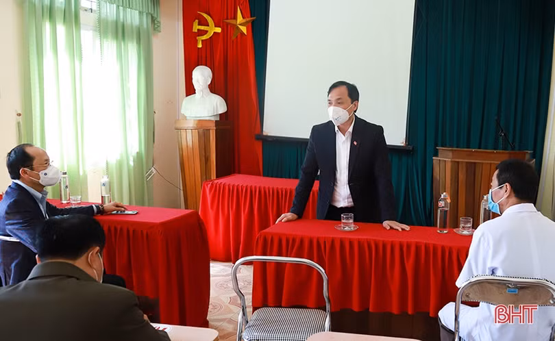 Bí thư Tỉnh ủy động viên, chúc tết các y, bác sỹ BVĐK khu vực Cửa khẩu quốc tế Cầu Treo