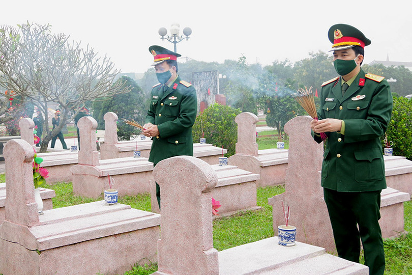 LLVT Hà Tĩnh dâng hương tưởng niệm Chủ tịch Hồ Chí Minh và các anh hùng, liệt sỹ