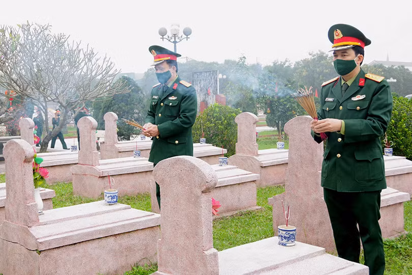 LLVT Hà Tĩnh dâng hương tưởng niệm Chủ tịch Hồ Chí Minh và các anh hùng, liệt sỹ