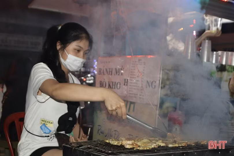 Khám phá chợ đêm ở phố núi Hương Sơn dịp tết Nguyên đán