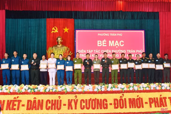Bế mạc diễn tập tác chiến phường Trần Phú năm 2026